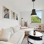 Stylisches Apartment, 2-5 Personen, Zentral, Naehe Messe, Freies Parken * Essen