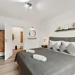 Stylisches Apartment, 2-5 Personen, Zentral, Naehe Messe, Freies Parken Apartamento