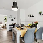 Apartamento Stylisches Apartment, 2-5 Personen, Zentral, Naehe Messe, Freies Parken *