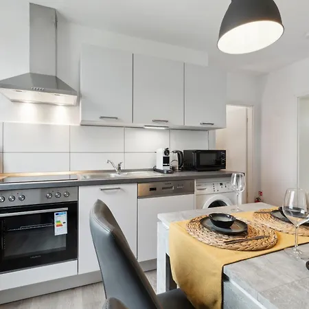 Stylisches Apartment, 2-5 Personen, Zentral, Naehe Messe *