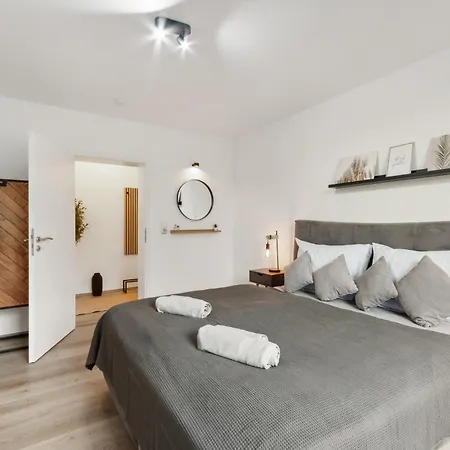 Stylisches Apartment, 2-5 Personen, Zentral, Naehe Messe Apartment